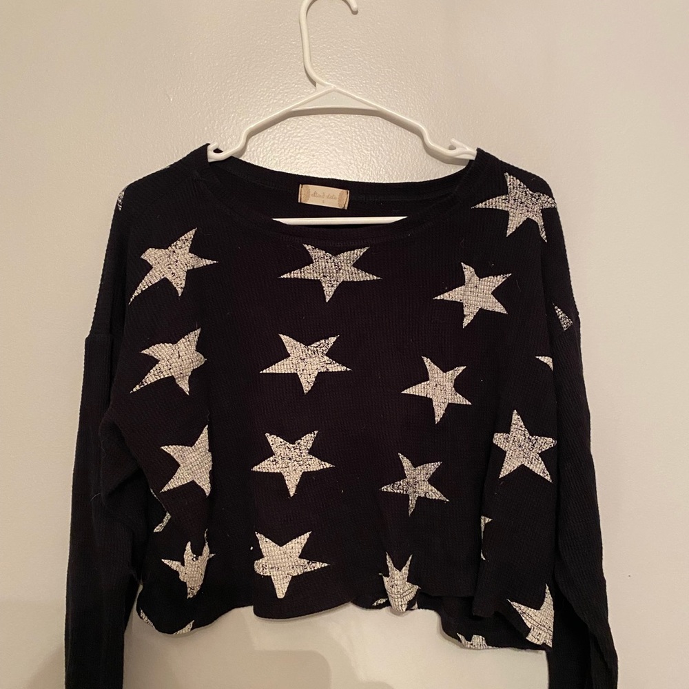 Altar’d state cropped star long sleeve!